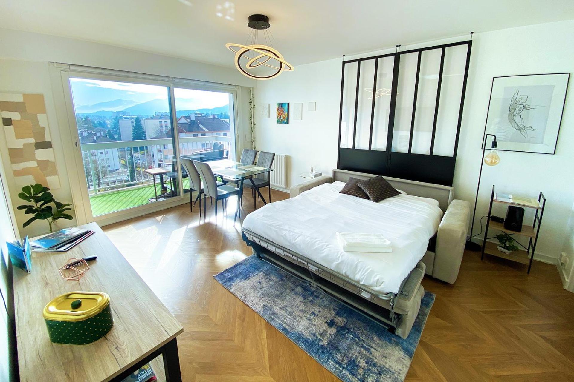 Panorama Stay, Pool, Balcony And Mountain View *